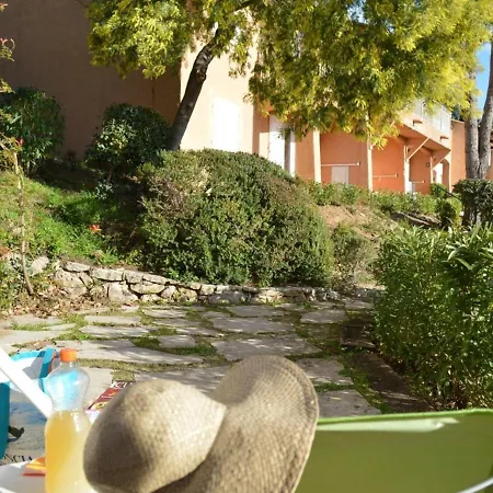 2 Pièces, 5 Pers., Jardin, Résidence Calme Avec Piscine Et Tennis - Fr-1-226-380 * Les Issambres